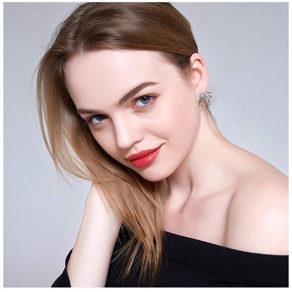 SALE💚 any 3 for $18 💚
𝅺 Lotus Flower Stud Earrings Rose Gold - Picture 6 of 6